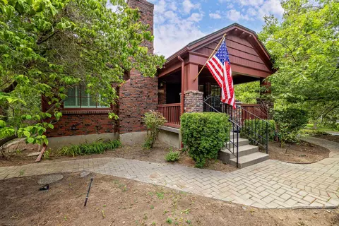 2704 S Monroe St, Spokane, WA 99203