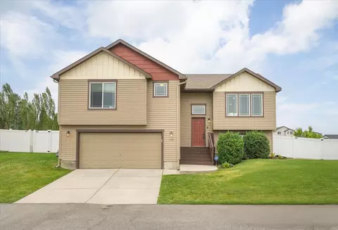 118 S Cavalier Ln, Greenacres, WA 99016