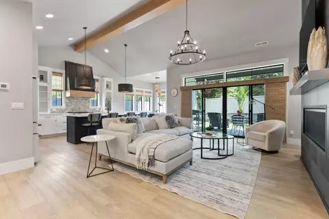 Living - 3584 E 46th Ct, Spokane, WA 99223 photo 2 of 2
