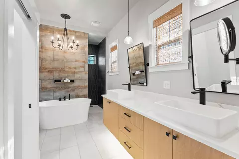 Bath - 3584 E 46th Ct, Spokane, WA 99223 photo 1 of 8