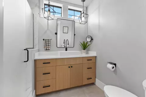 Bath - 3584 E 46th Ct, Spokane, WA 99223 photo 7 of 8