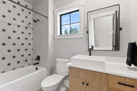 Bath - 3584 E 46th Ct, Spokane, WA 99223 photo 8 of 8