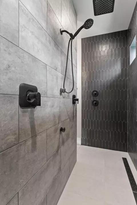 Bath - 3584 E 46th Ct, Spokane, WA 99223 photo 5 of 8