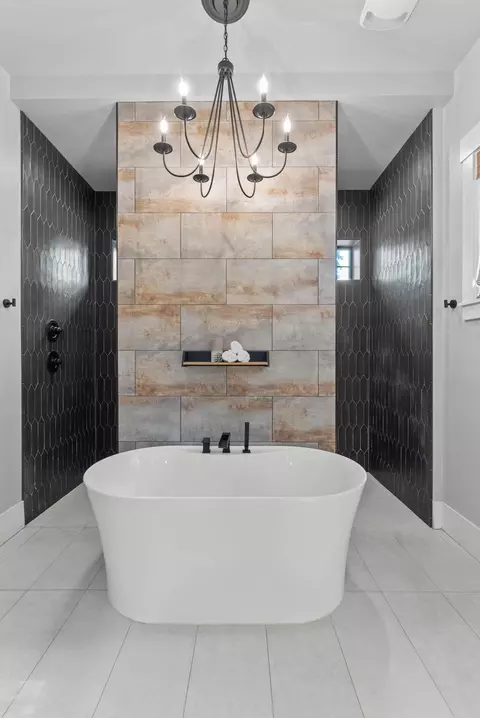 Bath - 3584 E 46th Ct, Spokane, WA 99223 photo 6 of 8
