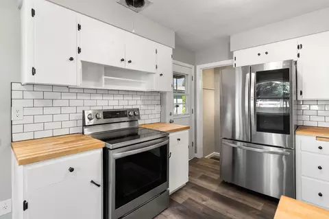 Kitchen - 4044 E Pacific Ave, Spokane, WA 99202 photo 3 of 3