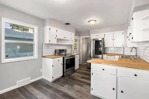 Kitchen - 4044 E Pacific Ave, Spokane, WA 99202 photo 1 of 3