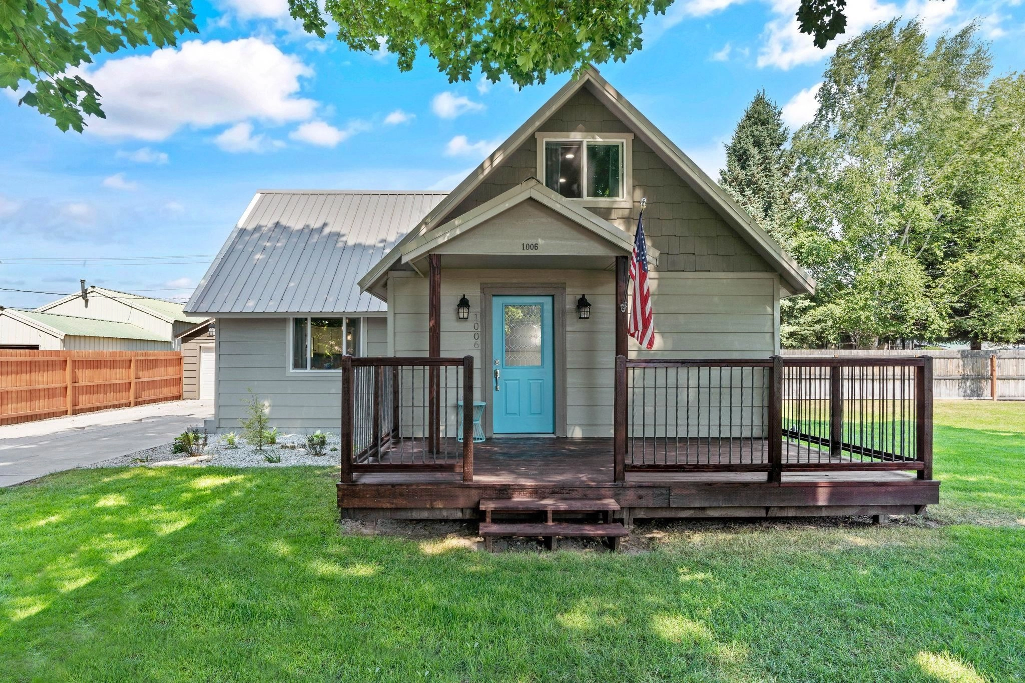 1006 W Clay Ave  