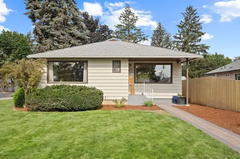 104 6th St, Cheney, WA 99004