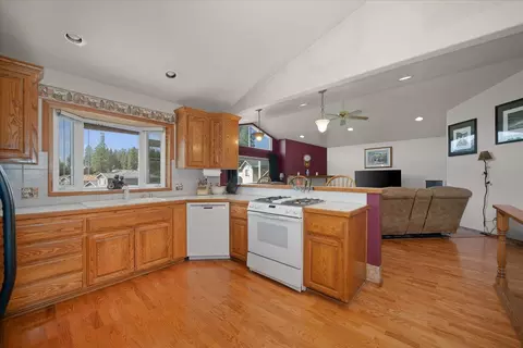 Kitchen - 518 E Piper Glen Ct, Colbert, WA 99005 photo 4 of 4