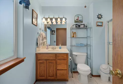 Bath - 518 E Piper Glen Ct, Colbert, WA 99005 photo 1 of 3