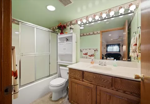 Bath - 518 E Piper Glen Ct, Colbert, WA 99005 photo 3 of 3