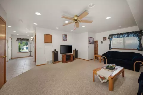Living - 518 E Piper Glen Ct, Colbert, WA 99005 photo 4 of 5