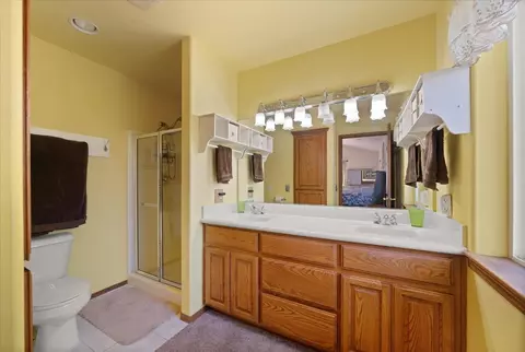 Bath - 518 E Piper Glen Ct, Colbert, WA 99005 photo 2 of 3