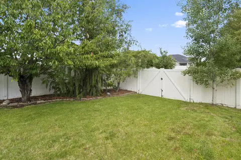 Exterior - 19525 E Knox Ave, Liberty Lake, WA 99016 photo 9 of 10
