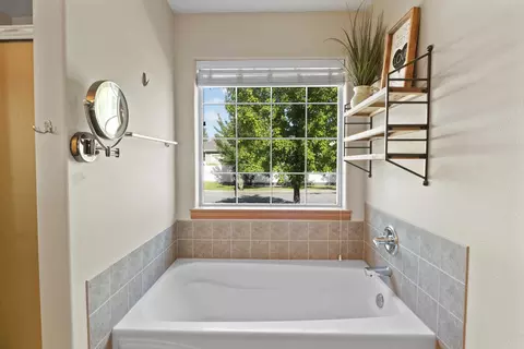 Bath - 19525 E Knox Ave, Liberty Lake, WA 99016 photo 3 of 5