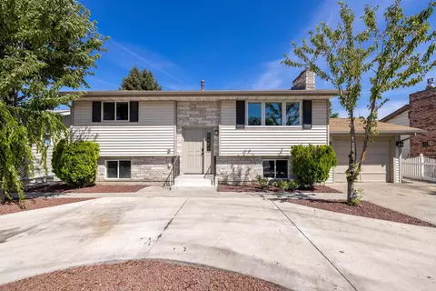 6826 N Standard St, Spokane, WA 99208