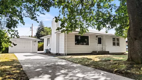 2708 N Sipple Rd, Millwood, WA 99212