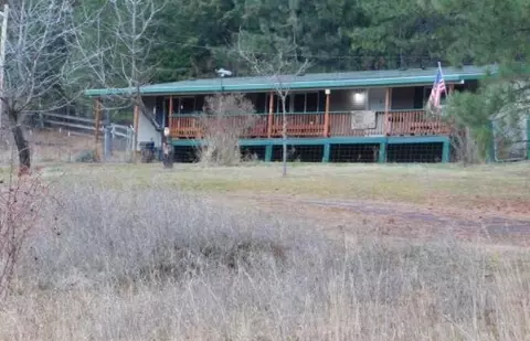 14919 Emery Rd, Chattaroy, WA 99003