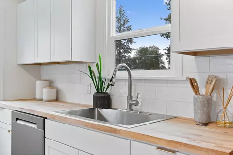 Kitchen - 7005 E 9th Ave, Spokane Valley, WA 99212 photo 4 of 4