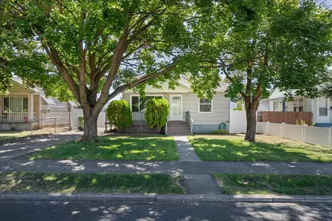 1228 E Hoffman Ave, Spokane, WA 99207