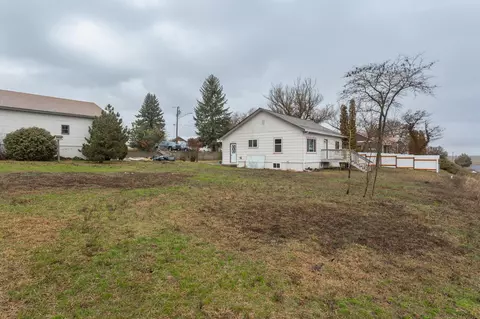 265 SW South 1st St, Creston, WA 99117