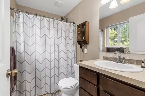Bath - 823 E Silver Pine Rd, Colbert, WA 99005 photo 1 of 2