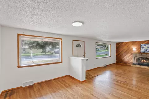 Living - 3519 E 9th Ave, Spokane, WA 99208 photo 2 of 4