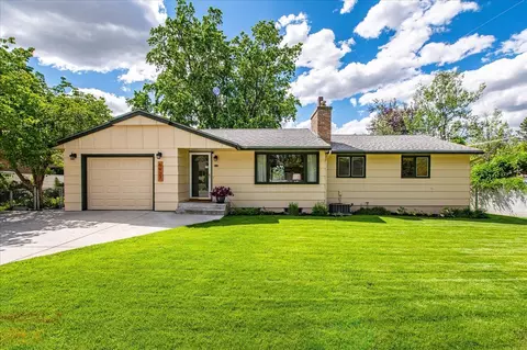 6927 N Fox Point Dr, Spokane, WA 99208