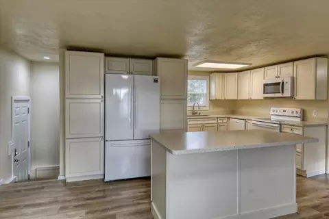 1848 E Marshall Ave, Spokane, WA 99207 photo 4