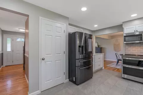 Entry Way - 12511 E 19th Ave, Spokane Valley, WA 99216 photo 1 of 4