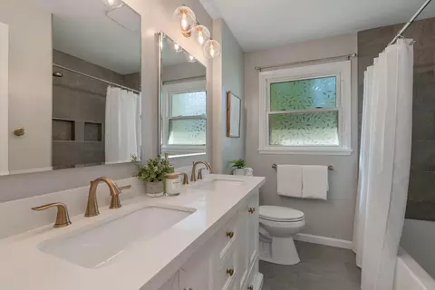 Bath - 12511 E 19th Ave, Spokane Valley, WA 99216 photo 1 of 5