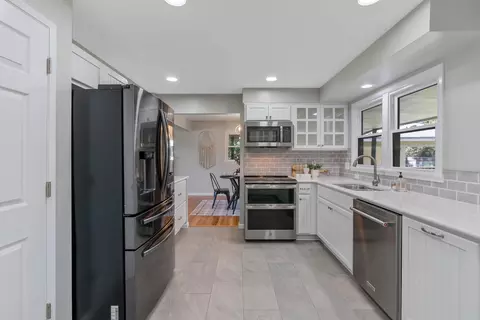 Kitchen - 12511 E 19th Ave, Spokane Valley, WA 99216 photo 5 of 7
