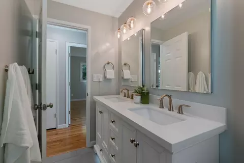 Bath - 12511 E 19th Ave, Spokane Valley, WA 99216 photo 2 of 5