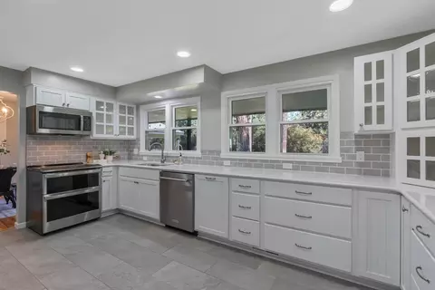 Kitchen - 12511 E 19th Ave, Spokane Valley, WA 99216 photo 7 of 7