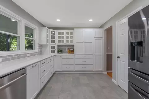 Kitchen - 12511 E 19th Ave, Spokane Valley, WA 99216 photo 4 of 7