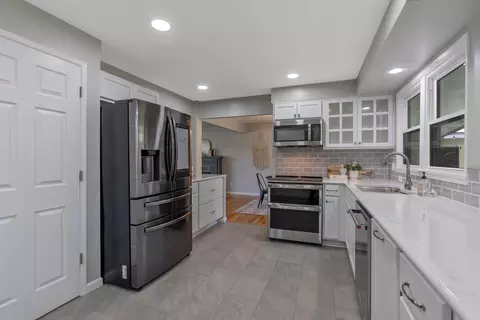 Kitchen - 12511 E 19th Ave, Spokane Valley, WA 99216 photo 6 of 7