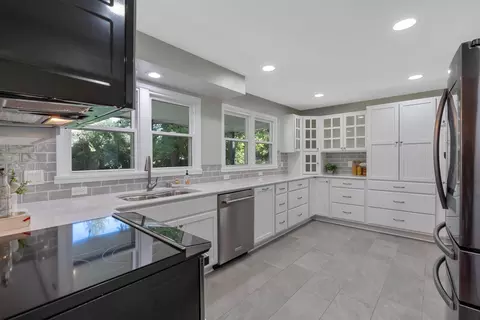 Kitchen - 12511 E 19th Ave, Spokane Valley, WA 99216 photo 2 of 7