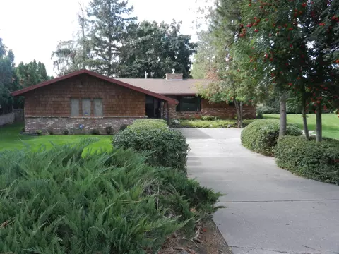 13728 S Clear Lake Rd, Medical Lake, WA 99022