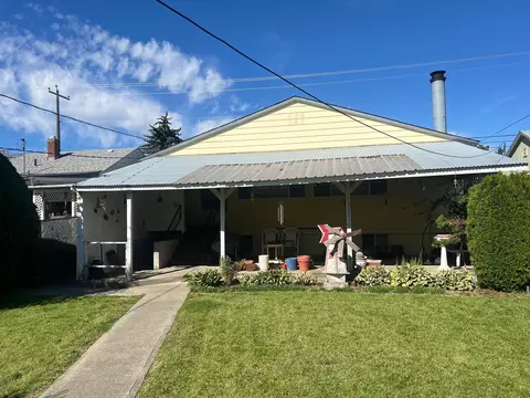 Exterior - 2924 Euclid Ave, Spokane, WA 99207 photo 7 of 8