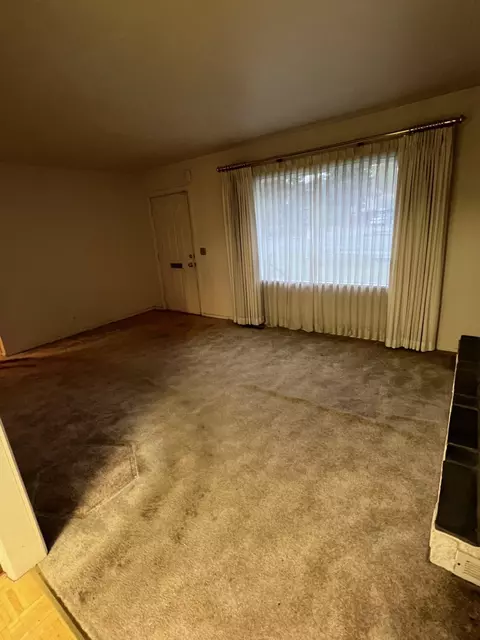 Living - 2924 Euclid Ave, Spokane, WA 99207 photo 2 of 3