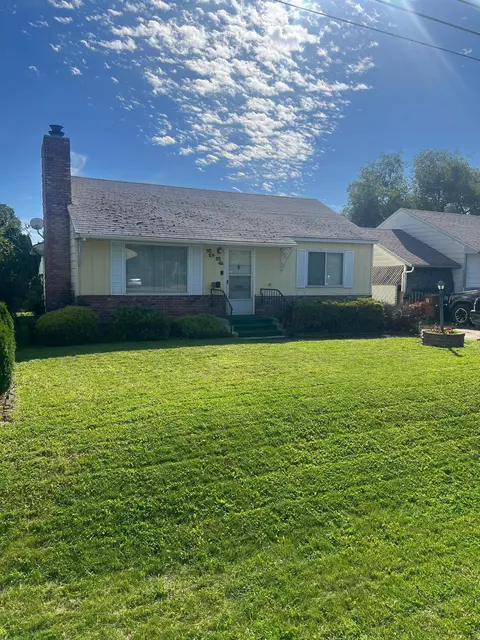 Exterior - 2924 Euclid Ave, Spokane, WA 99207 photo 2 of 8