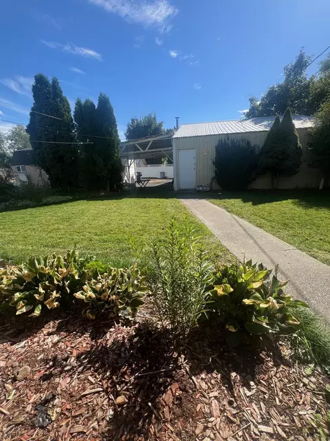 Exterior - 2924 Euclid Ave, Spokane, WA 99207 photo 5 of 8