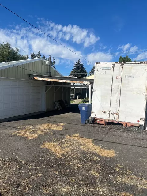 Exterior - 2924 Euclid Ave, Spokane, WA 99207 photo 8 of 8