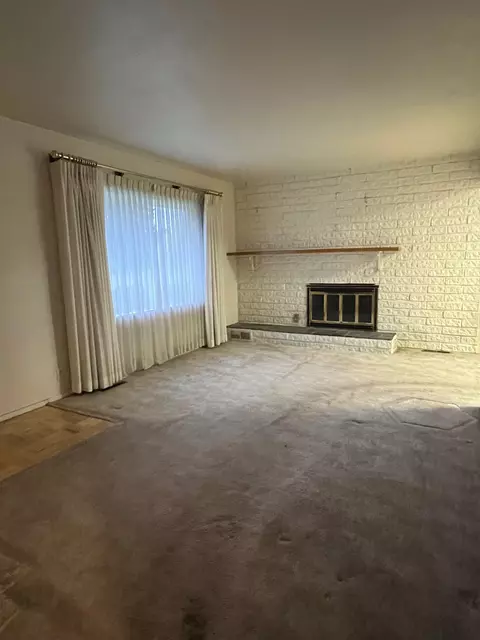 Living - 2924 Euclid Ave, Spokane, WA 99207 photo 1 of 3