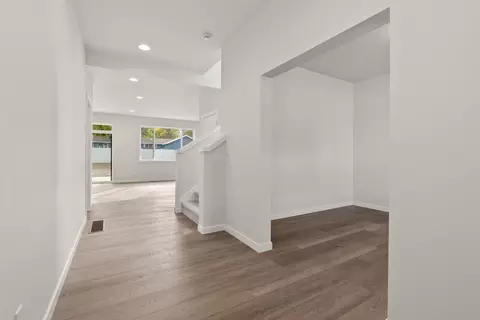 Entry Way - 2120 E 33rd Ave, Spokane, WA 99203 photo 1 of 2