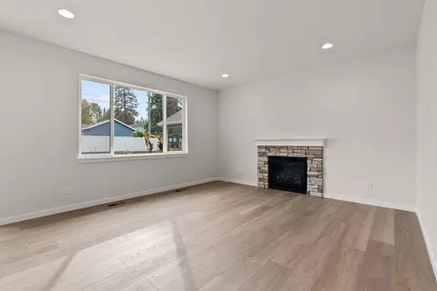 Living - 2120 E 33rd Ave, Spokane, WA 99203 photo 1 of 6