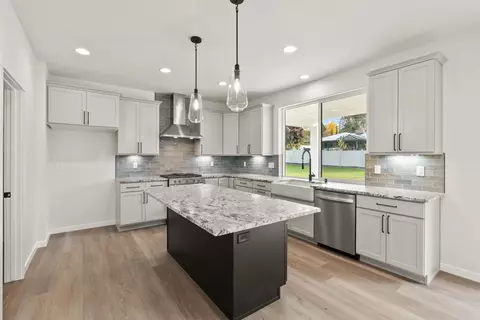 Kitchen - 2120 E 33rd Ave, Spokane, WA 99203 photo 2 of 4