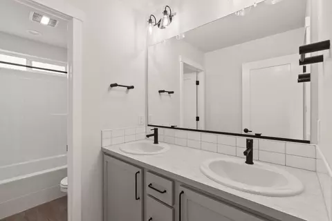 Bath - 2120 E 33rd Ave, Spokane, WA 99203 photo 4 of 4