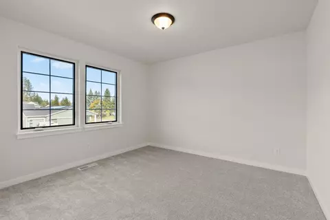 Bedroom - 2120 E 33rd Ave, Spokane, WA 99203 photo 7 of 7