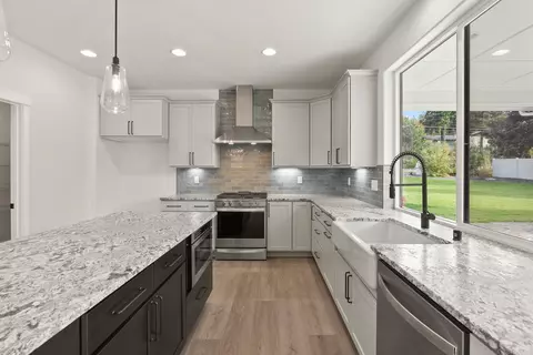 Kitchen - 2120 E 33rd Ave, Spokane, WA 99203 photo 3 of 4
